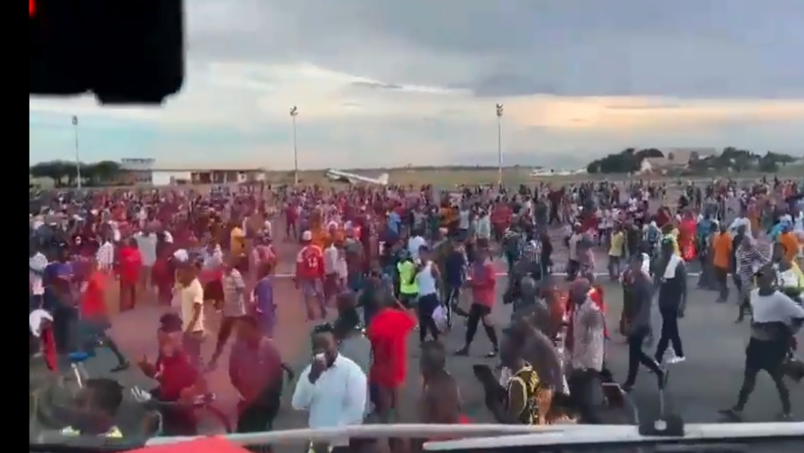 Davy tanzánců narušily vážně bezpečnost na letišti Dar es Salaam