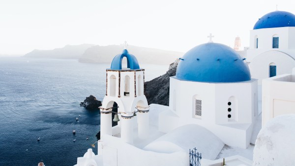 Řecko během prázdnin pustí do země všechny turisty