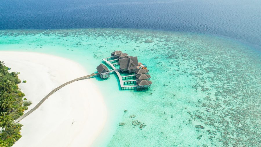 Maledivy chtějí lákat turisty na očkování