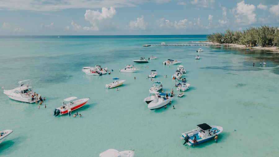 Kajmanské ostrovy: Zpáteční letenky z Mnichova na Grand Cayman 9.940 Kč