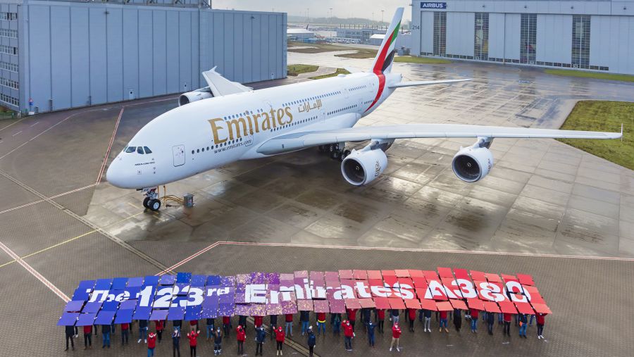 Aerolinka Emirates dnes převzala úplně poslední vyrobený Airbus A380