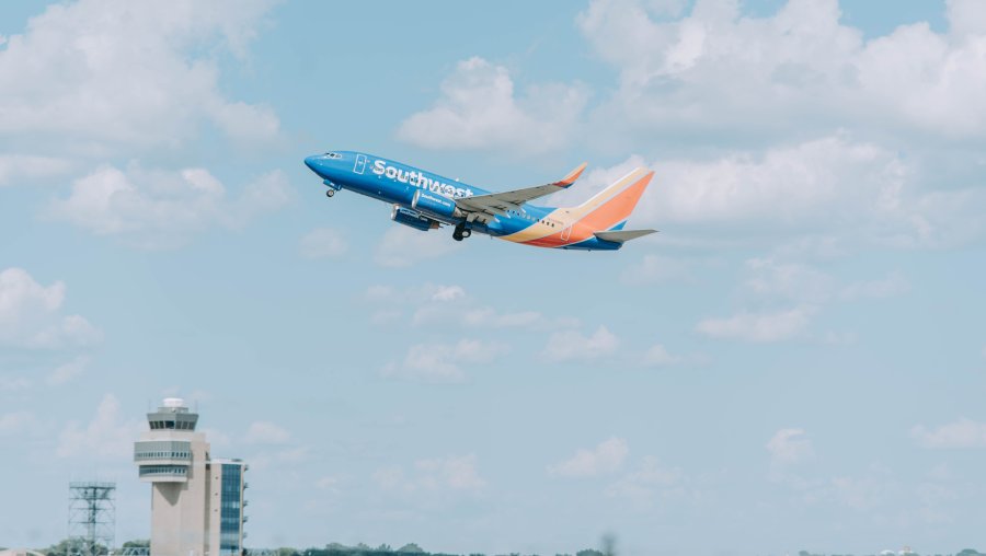 Cestující na letu Southwest zatčen za to, že 4x masturboval během letu